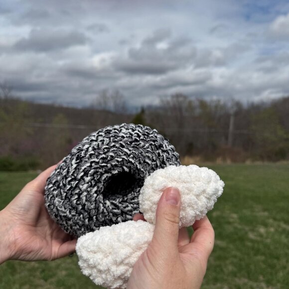 Crochet Hen That Lays Eggs – Fun and Interactive Amigurumi Toy - Picture 3 of 3